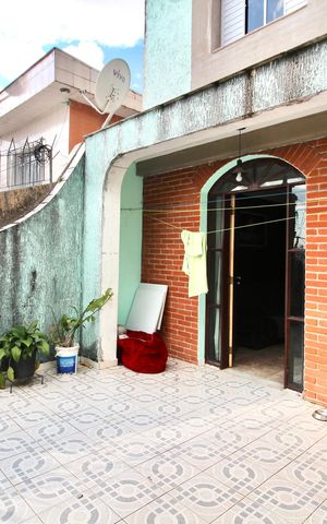 Casa para alugar com 150m², 3 quartos e 2 vagas Casa para alugar com 150m², 3 quartos e 2 vagasQuintal
