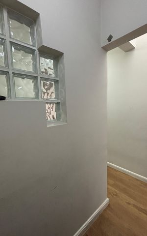 Casa à venda com 105m², 2 quartos e 2 vagasEscritório