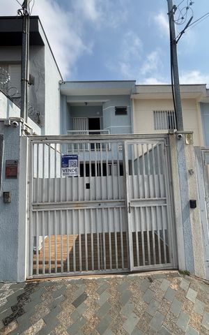Casa à venda com 105m², 2 quartos e 2 vagasFachada
