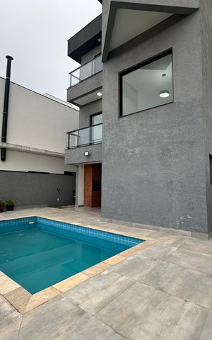 Casa de condomínio à venda com 250m², 3 quartos e 4 vagasPiscina