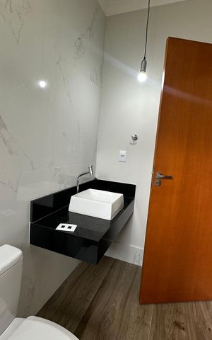 Casa de condomínio à venda com 250m², 3 quartos e 4 vagasBanheiro da Suíte 2