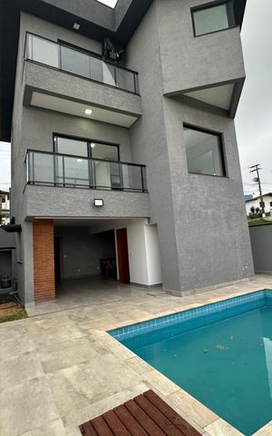 Casa de condomínio à venda com 250m², 3 quartos e 4 vagasPiscina