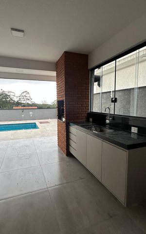 Casa de condomínio à venda com 250m², 3 quartos e 4 vagasChurrasqueira