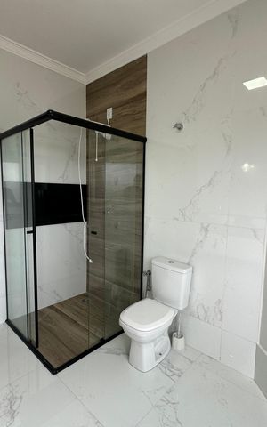 Casa de condomínio à venda com 250m², 3 quartos e 4 vagasBanheiro da Suíte 1