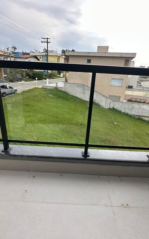 Casa de condomínio à venda com 250m², 3 quartos e 4 vagasVaranda