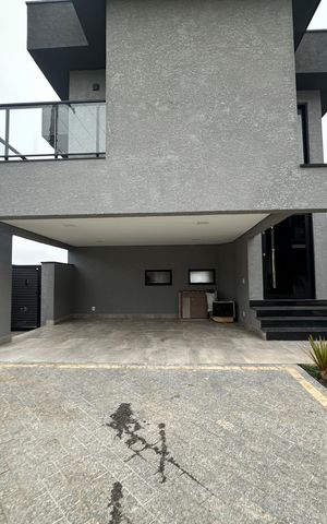 Casa de condomínio à venda com 250m², 3 quartos e 4 vagasFachada