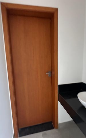 Casa de condomínio à venda com 250m², 3 quartos e 4 vagasBanheiro