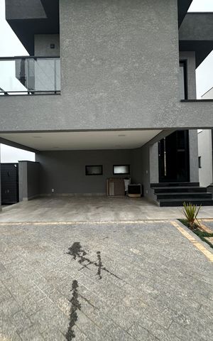 Casa de condomínio à venda com 250m², 3 quartos e 4 vagasFachada
