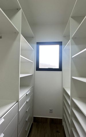 Casa de condomínio à venda com 250m², 3 quartos e 4 vagasCloset da suíte 1