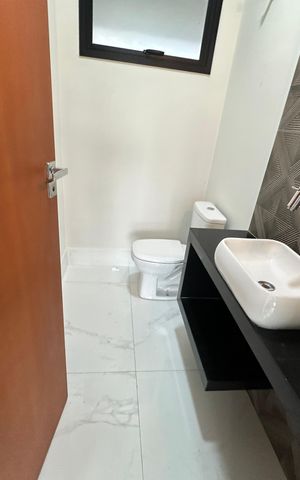 Casa de condomínio à venda com 250m², 3 quartos e 4 vagasLavabo