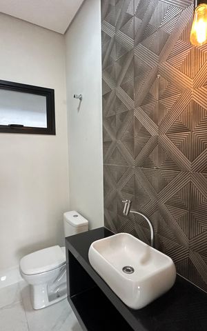 Casa de condomínio à venda com 250m², 3 quartos e 4 vagasLavabo