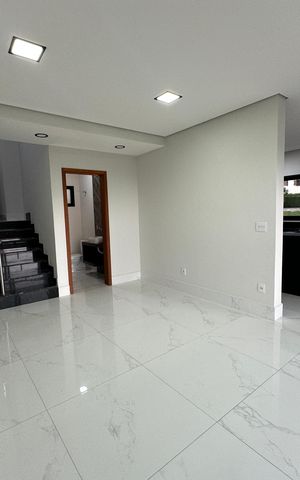 Casa de condomínio à venda com 250m², 3 quartos e 4 vagasSala