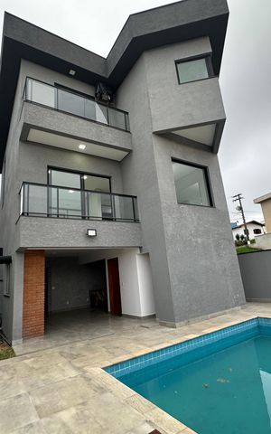 Casa de condomínio à venda com 250m², 3 quartos e 4 vagasPiscina