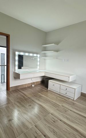 Casa de condomínio à venda com 250m², 3 quartos e 4 vagasSuíte 2