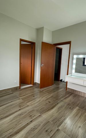 Casa de condomínio à venda com 250m², 3 quartos e 4 vagasSuíte 2