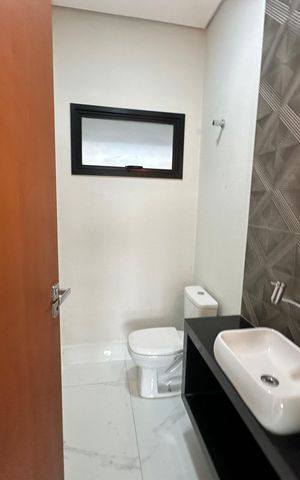 Casa de condomínio à venda com 250m², 3 quartos e 4 vagasLavabo