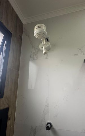 Casa de condomínio à venda com 250m², 3 quartos e 4 vagasBanheiro da Suíte 2