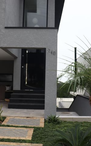 Casa de condomínio à venda com 250m², 3 quartos e 4 vagasFachada