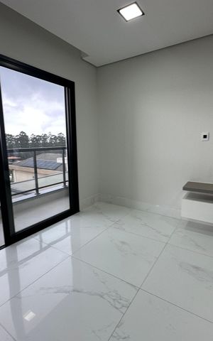Casa de condomínio à venda com 250m², 3 quartos e 4 vagasSala