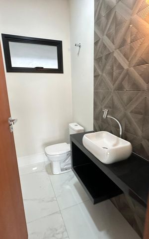 Casa de condomínio à venda com 250m², 3 quartos e 4 vagasLavabo