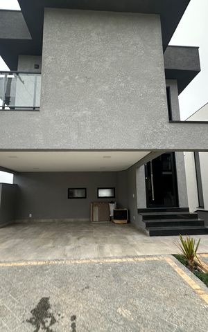 Casa de condomínio à venda com 250m², 3 quartos e 4 vagasFachada