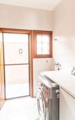 Casa de condomínio para alugar com 700m², 4 quartos e 7 vagas Casa de condomínio para alugar com 700m², 4 quartos e 7 vagasÁrea de Serviço