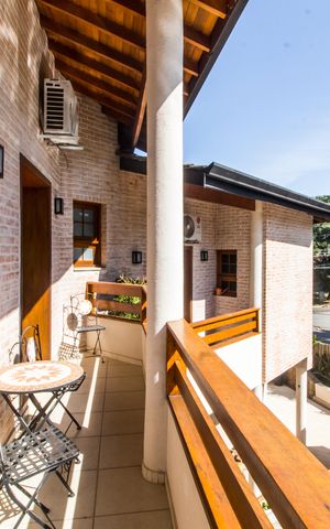 Casa de condomínio para alugar com 700m², 4 quartos e 7 vagas Casa de condomínio para alugar com 700m², 4 quartos e 7 vagasVaranda