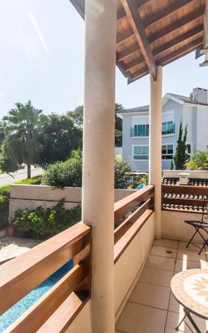 Casa de condomínio para alugar com 700m², 4 quartos e 7 vagas Casa de condomínio para alugar com 700m², 4 quartos e 7 vagasVaranda