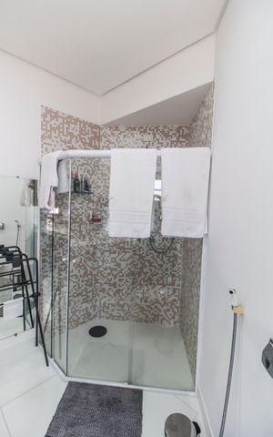 Casa de condomínio para alugar com 700m², 4 quartos e 7 vagas Casa de condomínio para alugar com 700m², 4 quartos e 7 vagasBanheiro da Suíte