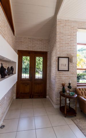 Casa de condomínio para alugar com 700m², 4 quartos e 7 vagas Casa de condomínio para alugar com 700m², 4 quartos e 7 vagasEntrada