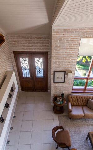 Casa de condomínio para alugar com 700m², 4 quartos e 7 vagas Casa de condomínio para alugar com 700m², 4 quartos e 7 vagasVista