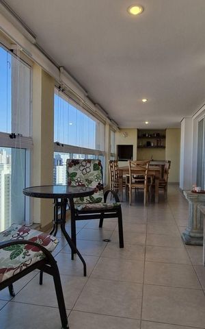 Apartamento à venda com 221m², 3 quartos e 3 vagas