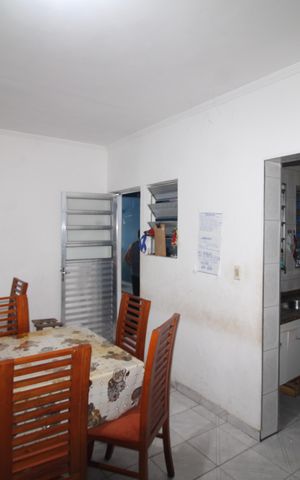Casa à venda com 190m², 3 quartos e 2 vagasSala