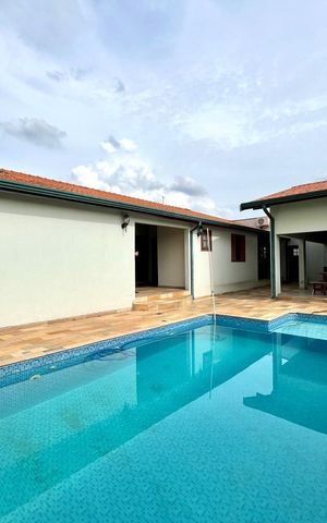 Casa de condomínio à venda com 185m², 4 quartos e 2 vagas Casa de condomínio à venda com 185m², 4 quartos e 2 vagasPiscina
