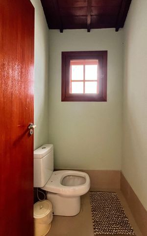 Casa de condomínio à venda com 185m², 4 quartos e 2 vagas Casa de condomínio à venda com 185m², 4 quartos e 2 vagasLavabo
