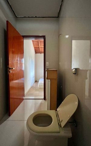 Casa de condomínio à venda com 185m², 4 quartos e 2 vagas Casa de condomínio à venda com 185m², 4 quartos e 2 vagasBanheiro da Suíte 1