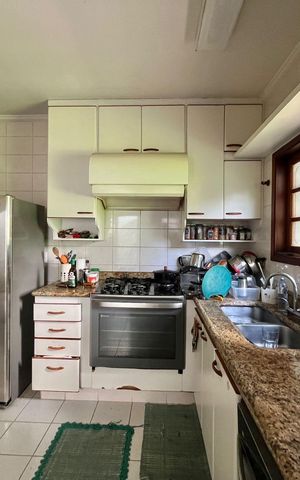 Casa de condomínio à venda com 185m², 4 quartos e 2 vagas Casa de condomínio à venda com 185m², 4 quartos e 2 vagasCozinha