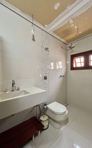 Casa de condomínio à venda com 185m², 4 quartos e 2 vagas Casa de condomínio à venda com 185m², 4 quartos e 2 vagasBanheiro da Suíte 2
