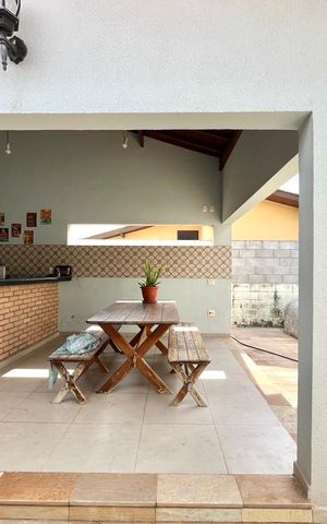 Casa de condomínio à venda com 185m², 4 quartos e 2 vagas