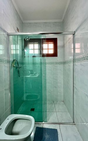Casa de condomínio à venda com 185m², 4 quartos e 2 vagas Casa de condomínio à venda com 185m², 4 quartos e 2 vagasBanheiro