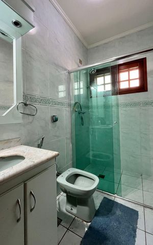 Casa de condomínio à venda com 185m², 4 quartos e 2 vagas Casa de condomínio à venda com 185m², 4 quartos e 2 vagasBanheiro