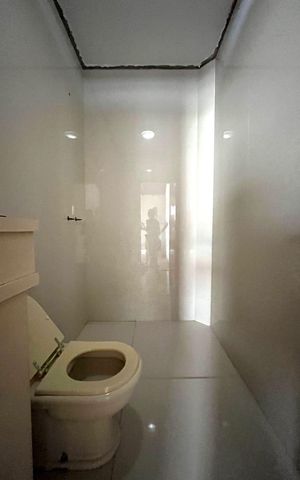 Casa de condomínio à venda com 185m², 4 quartos e 2 vagas Casa de condomínio à venda com 185m², 4 quartos e 2 vagasBanheiro da Suíte 1