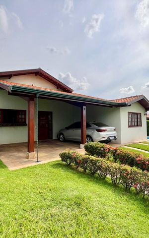Casa de condomínio à venda com 185m², 4 quartos e 2 vagas Casa de condomínio à venda com 185m², 4 quartos e 2 vagasFachada da casa