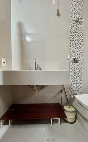 Casa de condomínio à venda com 185m², 4 quartos e 2 vagas Casa de condomínio à venda com 185m², 4 quartos e 2 vagasBanheiro da Suíte 2