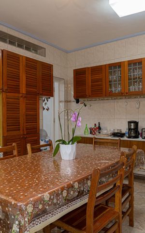 Casa à venda com 209m², 3 quartos e 5 vagas Casa à venda com 209m², 3 quartos e 5 vagasCozinha