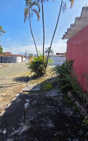 Casa para alugar com 190m², 3 quartos e 4 vagas Casa para alugar com 190m², 3 quartos e 4 vagasFachada