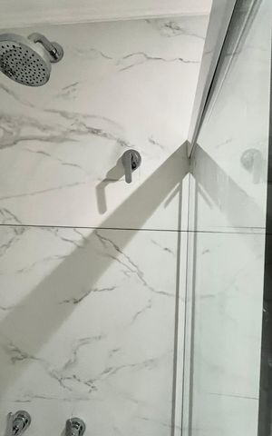Apartamento à venda com 146m², 2 quartos e 2 vagas Apartamento à venda com 146m², 2 quartos e 2 vagasBanheiro da suite 1