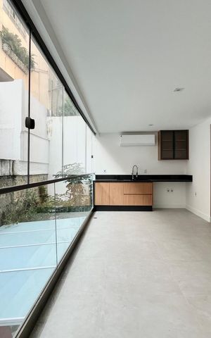 Apartamento à venda com 146m², 2 quartos e 2 vagas Apartamento à venda com 146m², 2 quartos e 2 vagasVaranda
