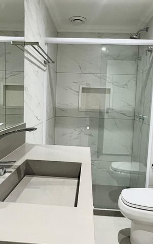 Apartamento à venda com 146m², 2 quartos e 2 vagas Apartamento à venda com 146m², 2 quartos e 2 vagasBanheiro da suite 1