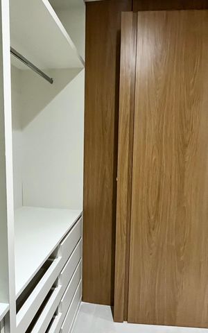 Apartamento à venda com 146m², 2 quartos e 2 vagas Apartamento à venda com 146m², 2 quartos e 2 vagasCloset da suite 2